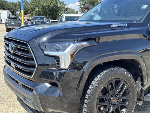2024 Toyota Sequoia SR5