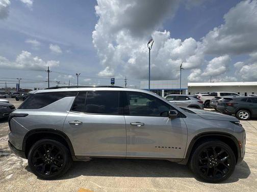 Sterling Gray Metallic 2024 Chevrolet Traverse RS