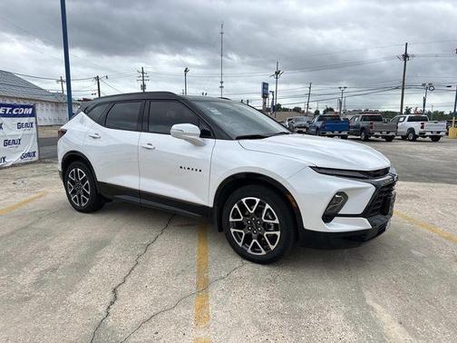 Iridescent Pearl Tricoat 2025 Chevrolet Blazer RS