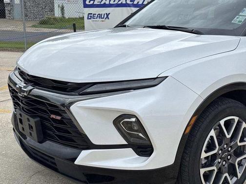 Iridescent Pearl Tricoat 2025 Chevrolet Blazer RS