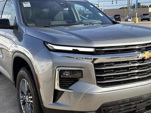 Sterling Gray Metallic 2025 Chevrolet Traverse LT