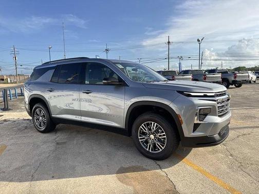 Sterling Gray Metallic 2025 Chevrolet Traverse LT