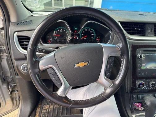 Silver Ice Metallic 2017 Chevrolet Traverse 2LT