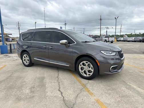 Granite Crystal Clearcoat Metallic 2022 Chrysler Pacifica Limited