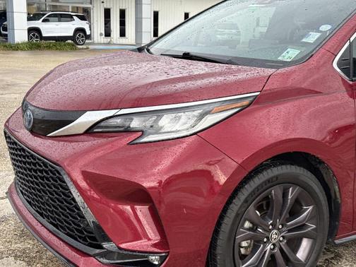 2021 Toyota Sienna XSE 7 Passenger