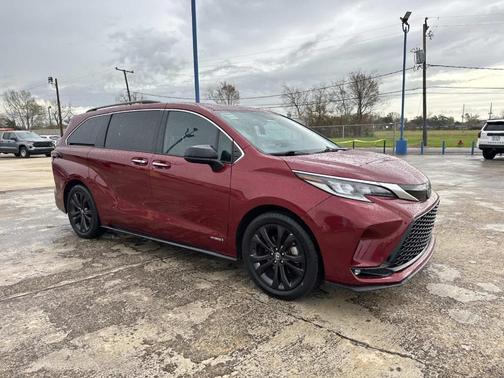 2021 Toyota Sienna XSE 7 Passenger