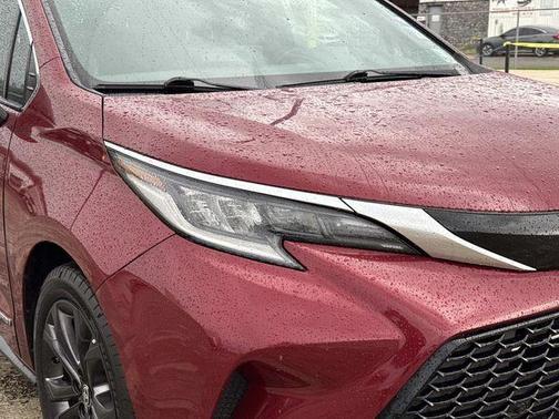 2021 Toyota Sienna XSE 7 Passenger