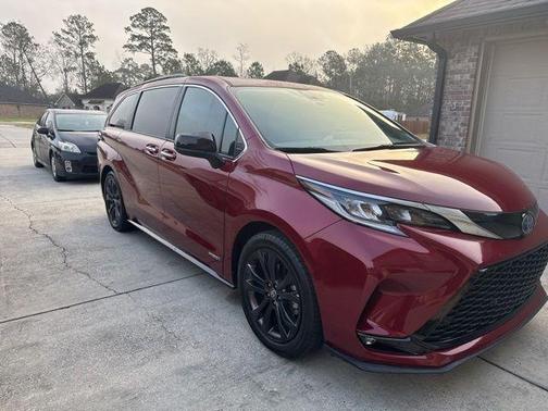 2021 Toyota Sienna XSE 7 Passenger