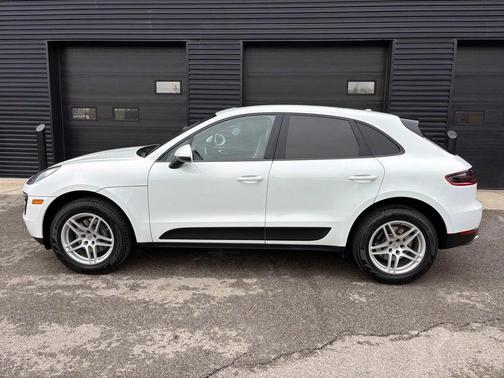 2017 Porsche Macan Base