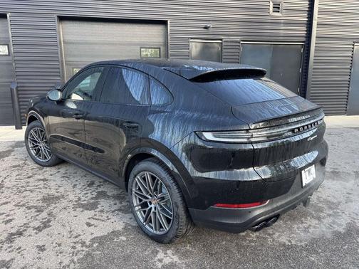 Chromite Black Metallic 2026 Porsche Cayenne Cayenne