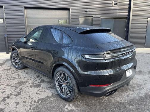 Chromite Black Metallic 2026 Porsche Cayenne Cayenne