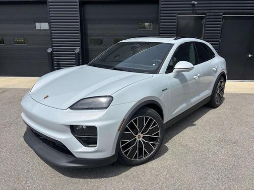 Ice Grey Metallic 2026 Porsche Macan Macan Electric 4