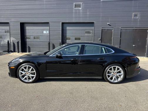 2026 Porsche Panamera Base