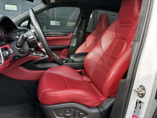 2023 Porsche Cayenne GTS