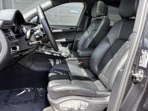 Volcano Grey Metallic 2025 Porsche Macan Macan
