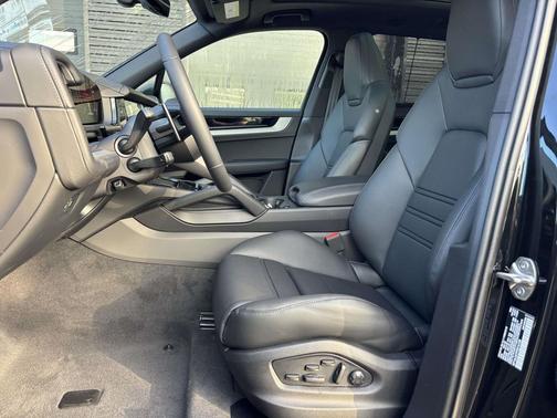 Chromite Black Metallic 2026 Porsche Cayenne S