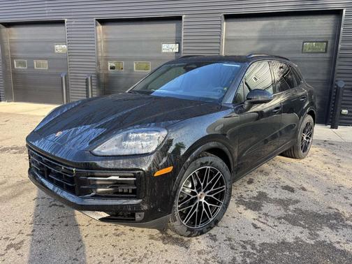 Chromite Black Metallic 2026 Porsche Cayenne S