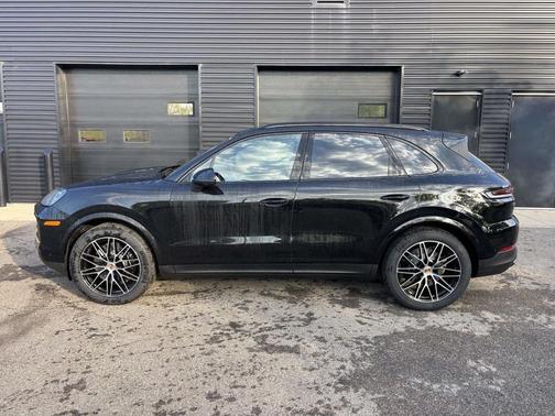 Chromite Black Metallic 2026 Porsche Cayenne S