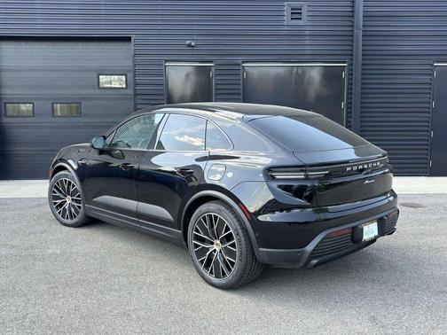 2025 Porsche Macan RWD