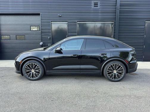 2025 Porsche Macan RWD