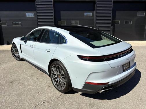 2025 Porsche Panamera Base