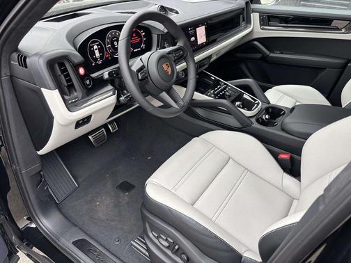 2026 Porsche Cayenne GTS