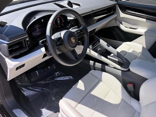 2025 Porsche Macan Macan Electric 4