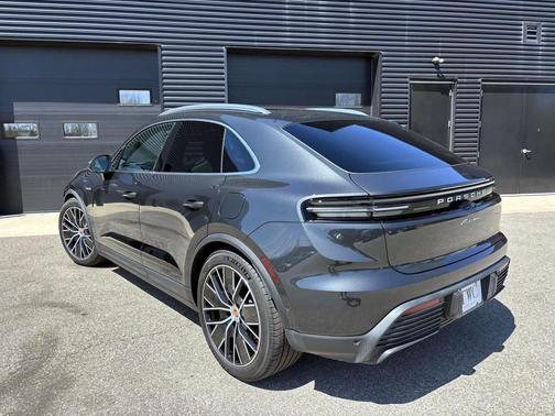 2025 Porsche Macan Macan Electric 4