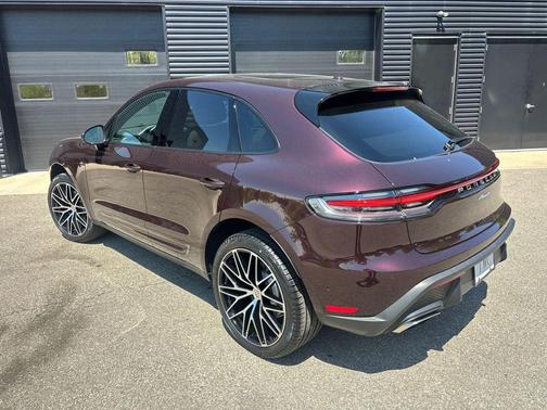 Copper Ruby Metallic 2026 Porsche Macan Macan