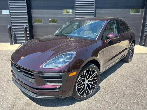 Copper Ruby Metallic 2026 Porsche Macan Macan SUV