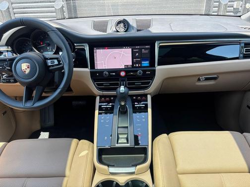 Copper Ruby Metallic 2026 Porsche Macan Macan