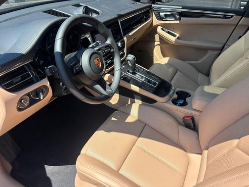 Copper Ruby Metallic 2026 Porsche Macan Macan