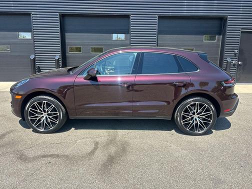 Copper Ruby Metallic 2026 Porsche Macan Macan