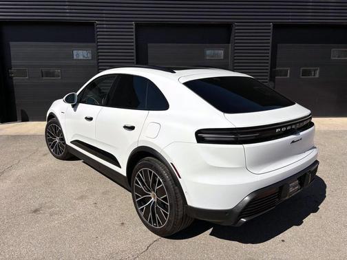 2024 Porsche Macan 4