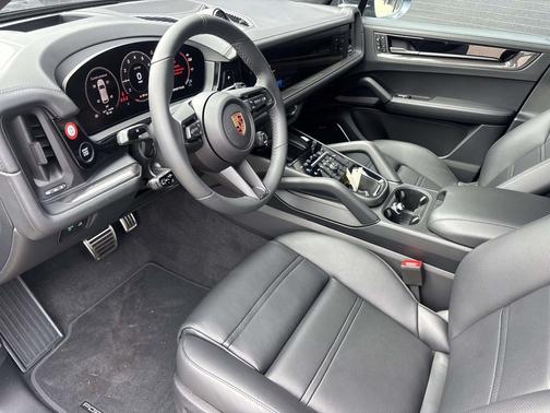 Platinum Silver Metallic 2026 Porsche Cayenne GTS