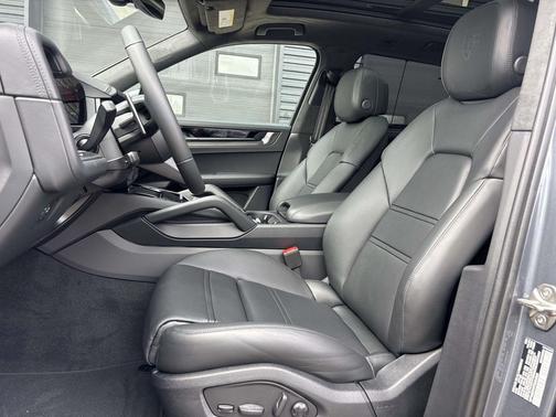 Platinum Silver Metallic 2026 Porsche Cayenne GTS