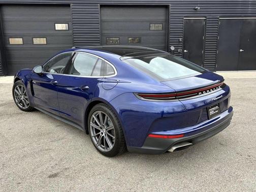 2025 Porsche Panamera 4
