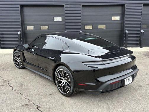 2022 Porsche Taycan Base