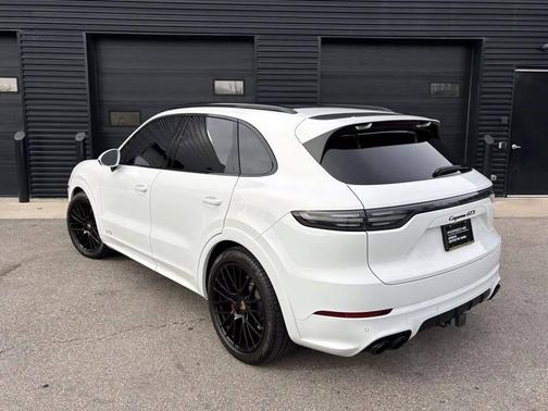 2023 Porsche Cayenne 