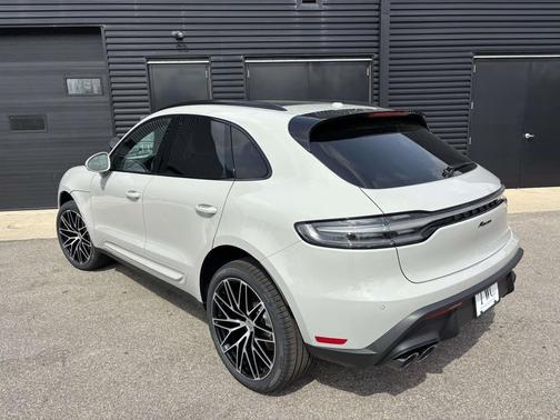 2026 Porsche Macan Macan