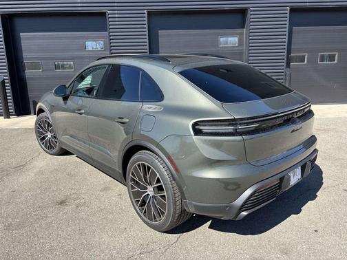 2026 Porsche Macan 4