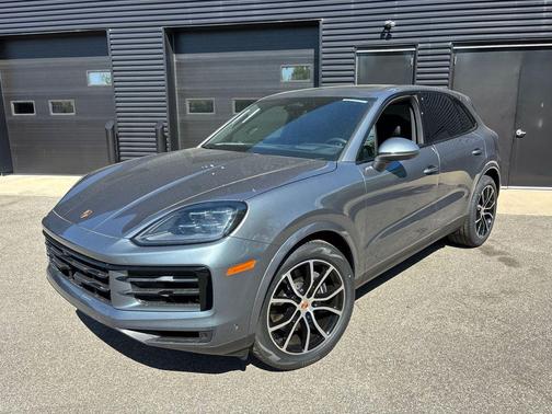 Platinum Silver Metallic 2026 Porsche Cayenne Cayenne