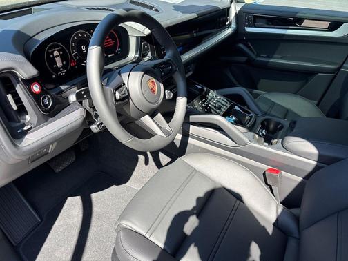 Platinum Silver Metallic 2026 Porsche Cayenne Cayenne
