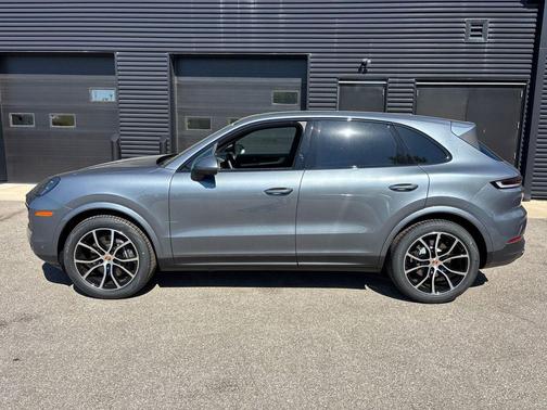 Platinum Silver Metallic 2026 Porsche Cayenne Cayenne