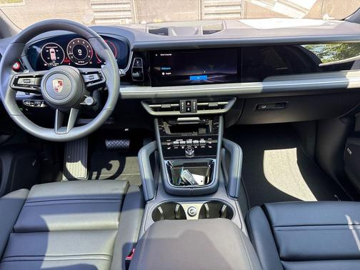 Platinum Silver Metallic 2026 Porsche Cayenne Cayenne