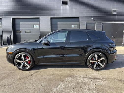 2026 Porsche Cayenne GTS