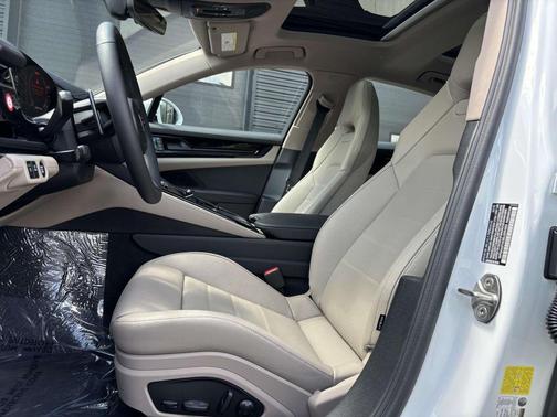 2025 Porsche Panamera 