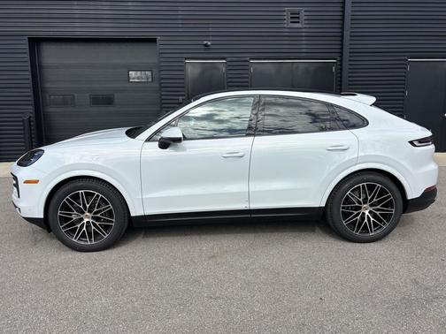 Carrara White Metallic 2026 Porsche Cayenne Cayenne