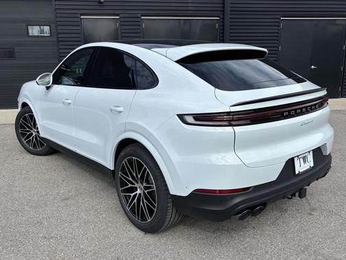 Carrara White Metallic 2026 Porsche Cayenne Cayenne