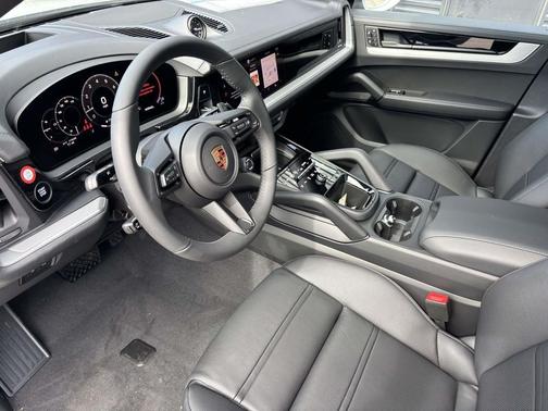 Carrara White Metallic 2026 Porsche Cayenne Cayenne